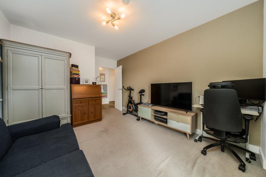 2 bedroom Flat for sale in Sheepcote Road-view12