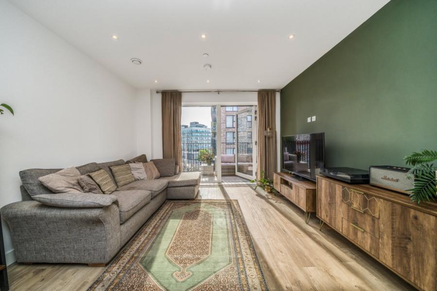 2 bedroom Flat for sale in Sheepcote Road-view5