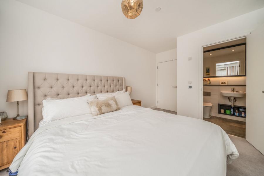 2 bedroom Flat for sale in Sheepcote Road-view9