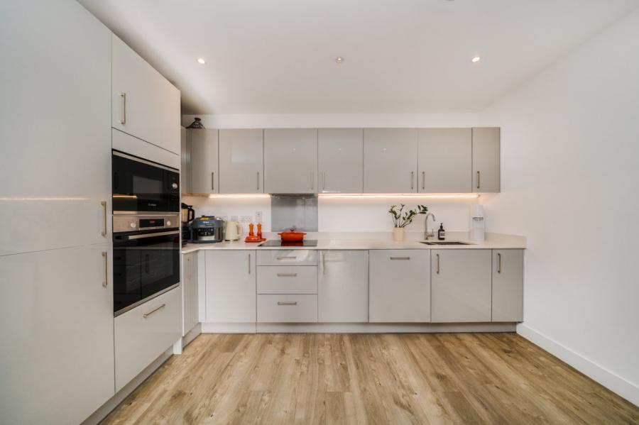 2 bedroom Flat for sale in Sheepcote Road-view7