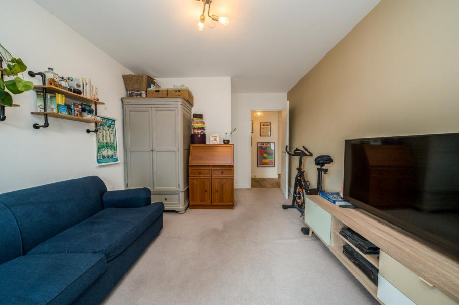 2 bedroom Flat for sale in Sheepcote Road-view13