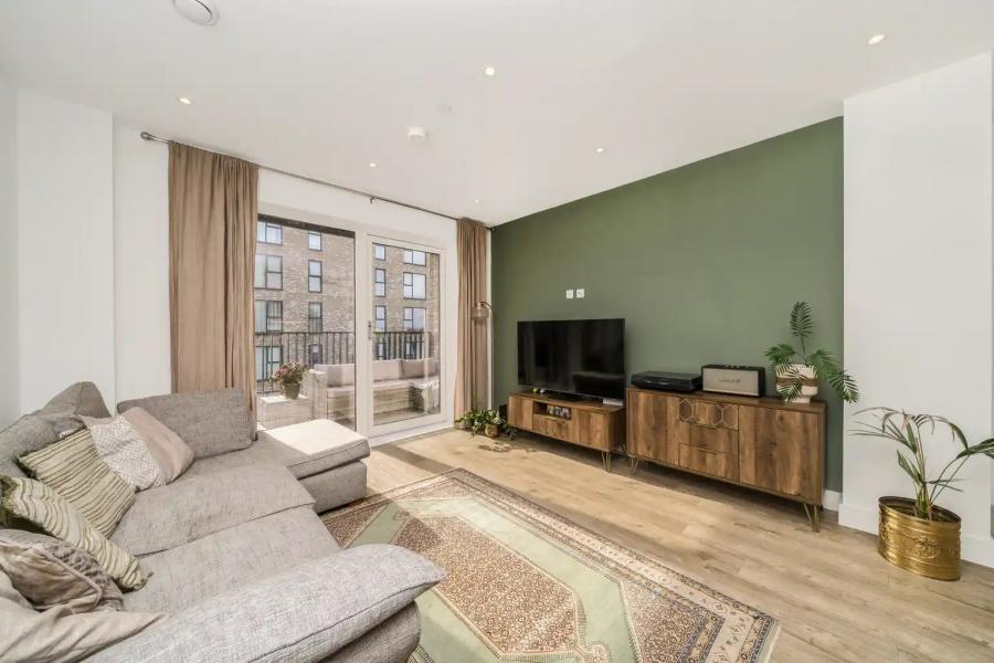 2 bedroom Flat for sale in Sheepcote Road-view1