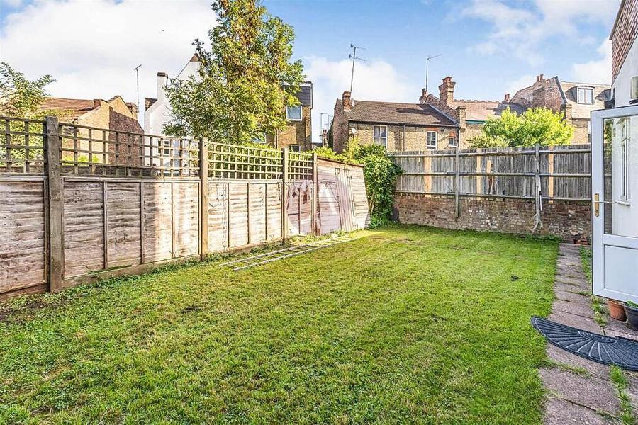 3 bedroom Flat to rent in Gokul Court-view3