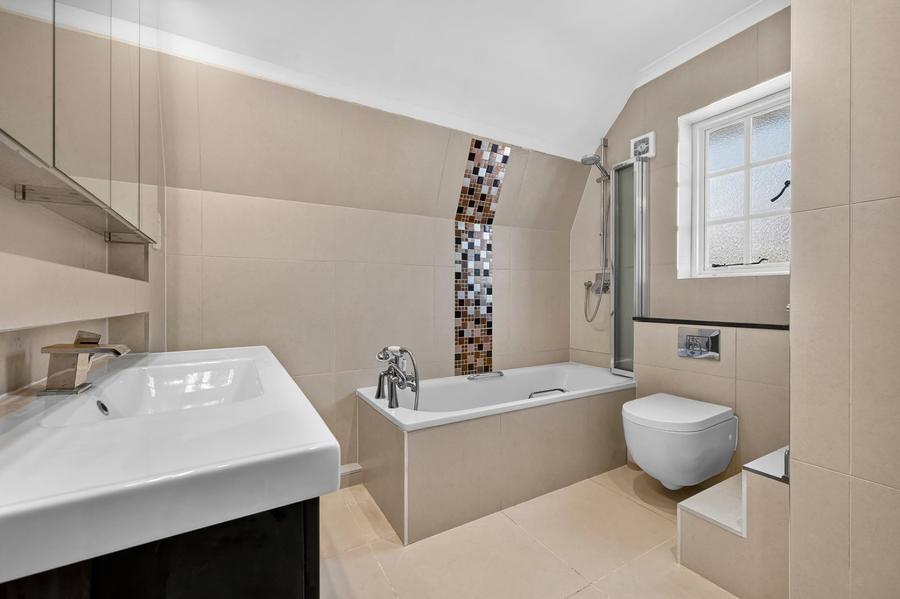 4 bedroom House for sale in Hill Rise-view8