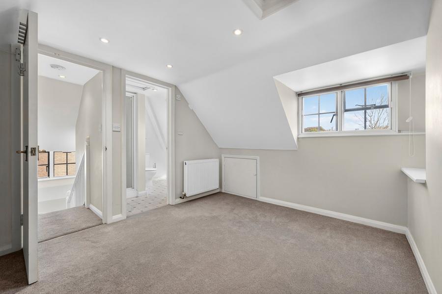 4 bedroom House for sale in Hill Rise-view10