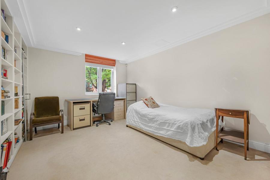 2 bedroom Flat for sale in Westfield-view8