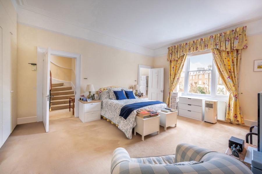 6 bedroom House for sale in Warrington Crescent-view6