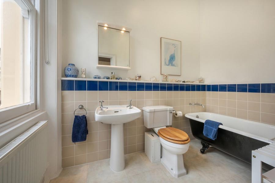 6 bedroom House for sale in Warrington Crescent-view13
