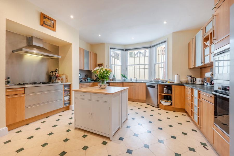 6 bedroom House for sale in Warrington Crescent-view19