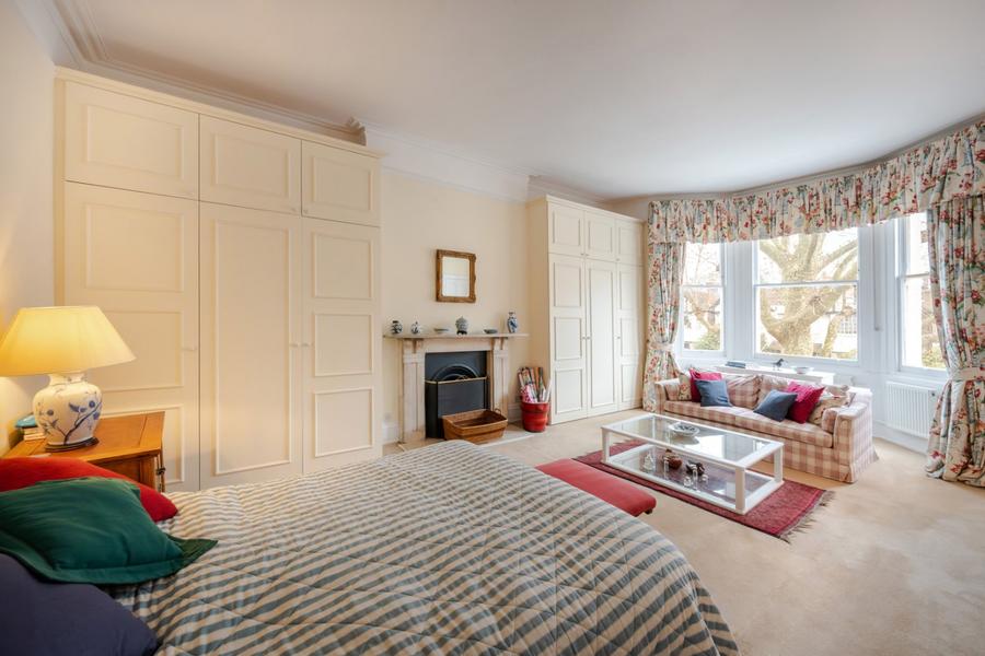6 bedroom House for sale in Warrington Crescent-view14