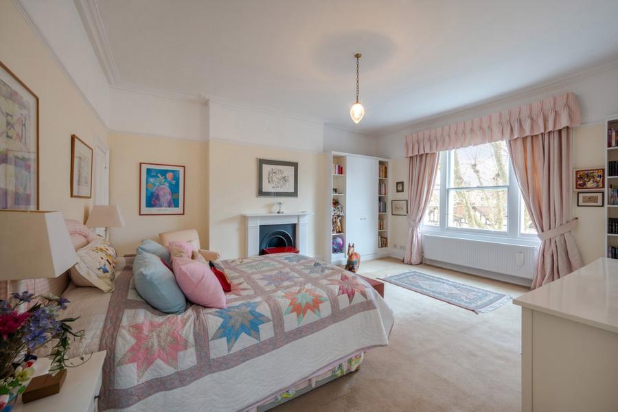 6 bedroom House for sale in Warrington Crescent-view12
