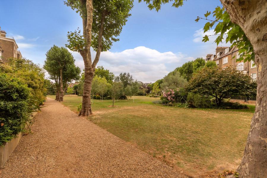 6 bedroom House for sale in Warrington Crescent-view8