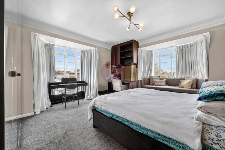 4 bedroom Flat to rent in Dorset House-view6