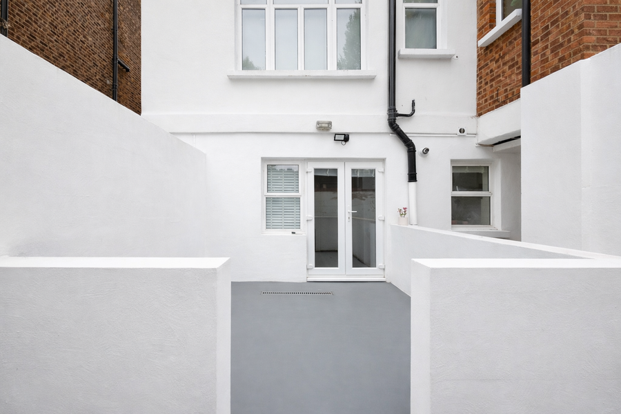 4 bedroom Flat to rent in Brondesbury Road-view8
