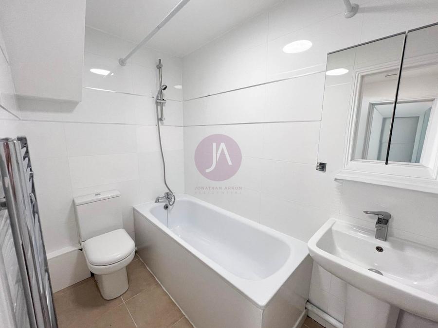 4 bedroom Flat to rent in Brondesbury Road-view6