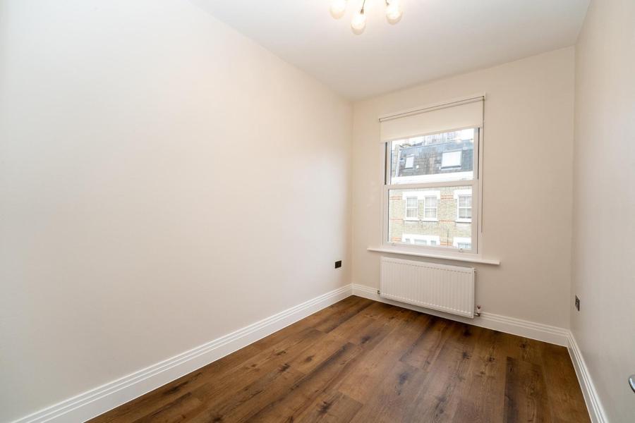 2 bedroom Flat to rent in Boscombe Road-view8
