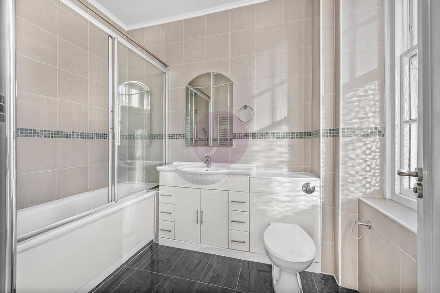 4 bedroom Flat to rent in Abbey Lodge-view13