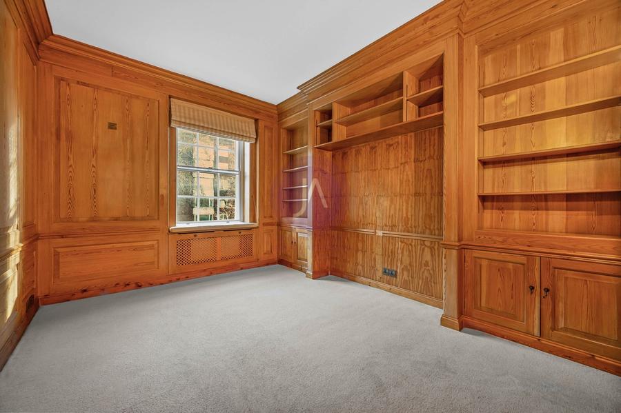 4 bedroom Flat to rent in Abbey Lodge-view12