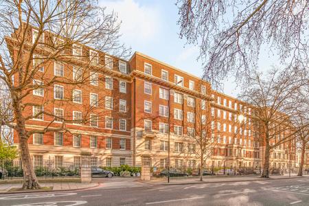 4 bedroom Flat to rent in Abbey Lodge-List1992