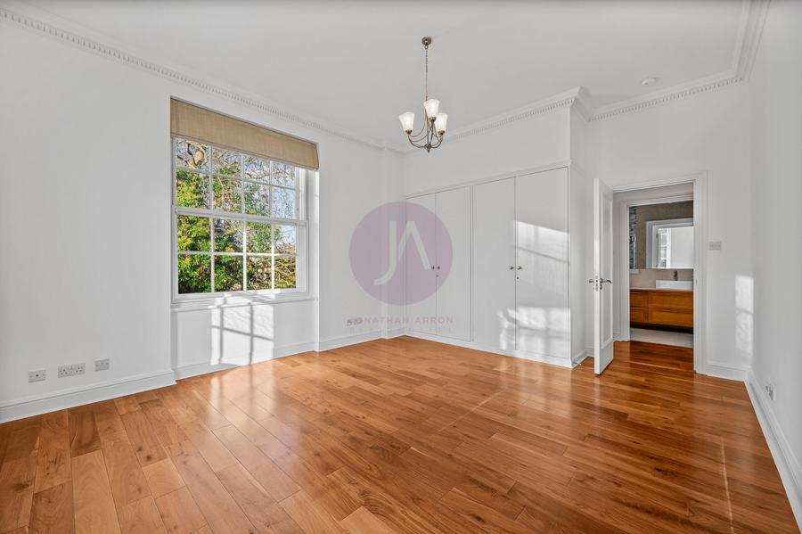 4 bedroom Flat to rent in Abbey Lodge-view10