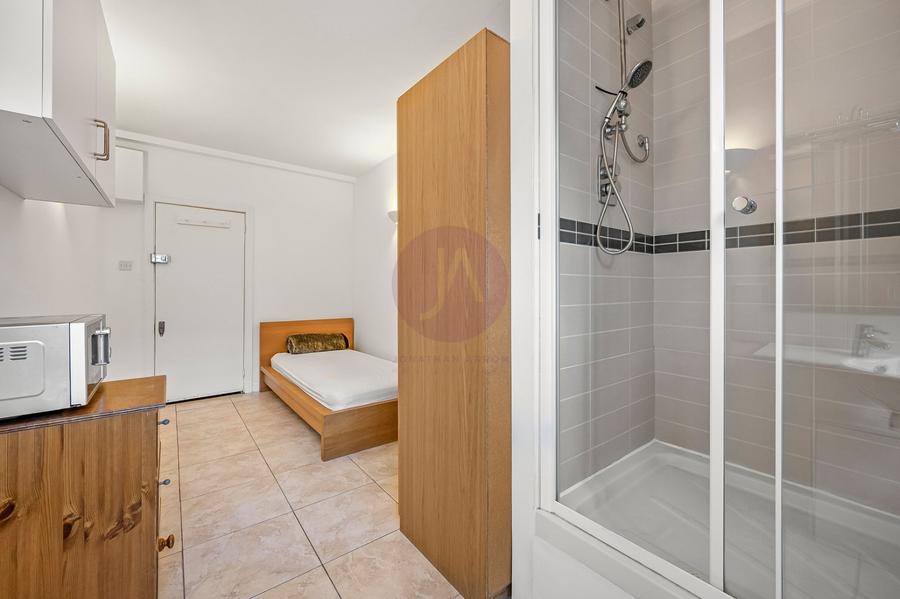 4 bedroom Flat to rent in Abbey Lodge-view19
