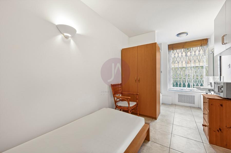 4 bedroom Flat to rent in Abbey Lodge-view18