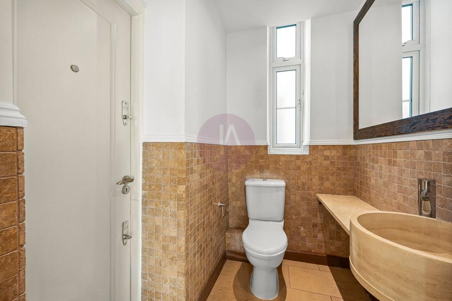 4 bedroom Flat to rent in Abbey Lodge-view16