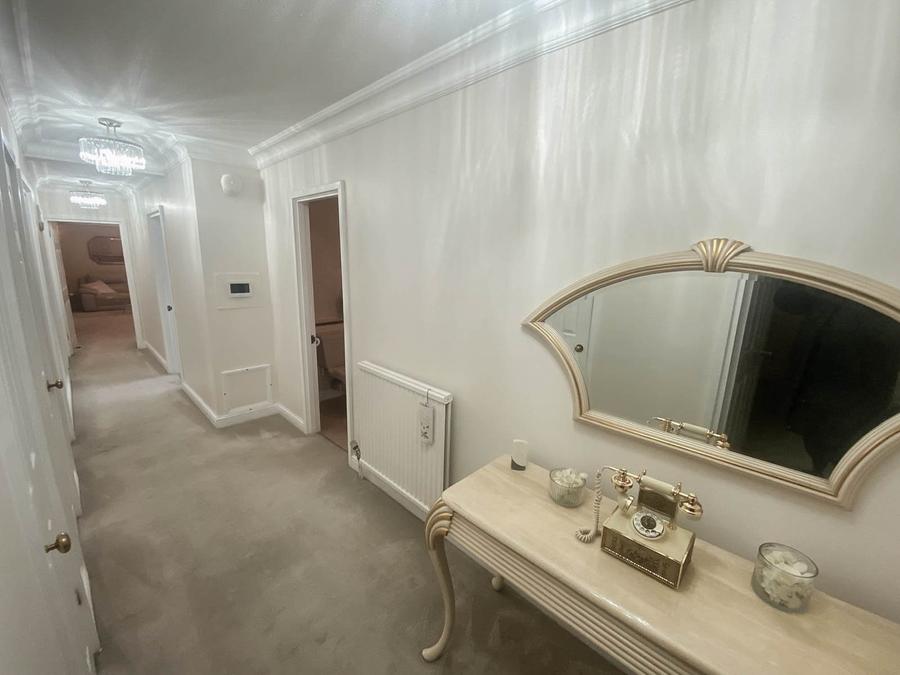 2 bedroom Flat to rent in Spencer Close-view8