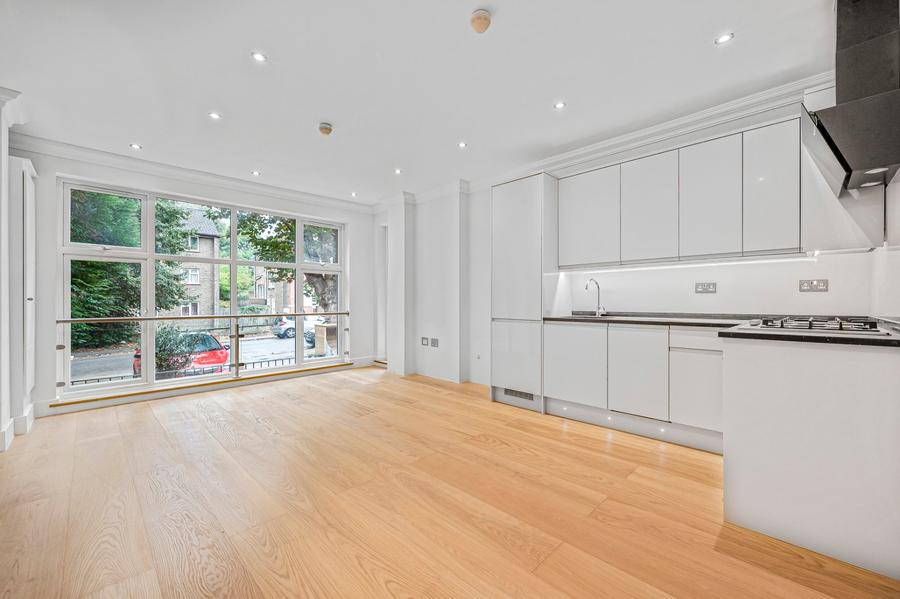 1 bedroom Flat to rent in Chatsworth Road-view1