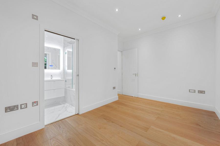 2 bedroom Flat to rent in Chatsworth Road-view11