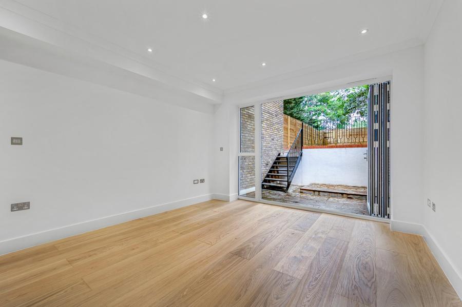 2 bedroom Flat to rent in Chatsworth Road-view4