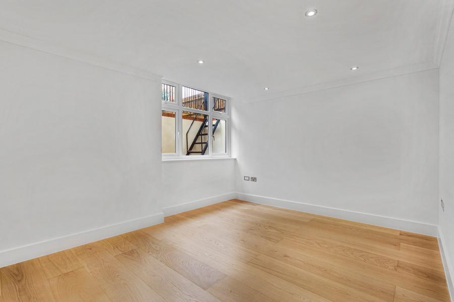 2 bedroom Flat to rent in Chatsworth Road-view12