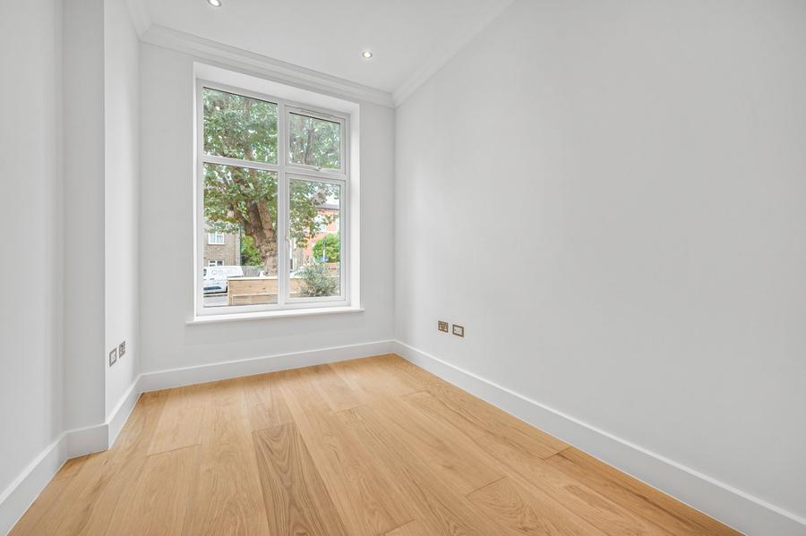 3 bedroom Flat to rent in Chatsworth Road-view10