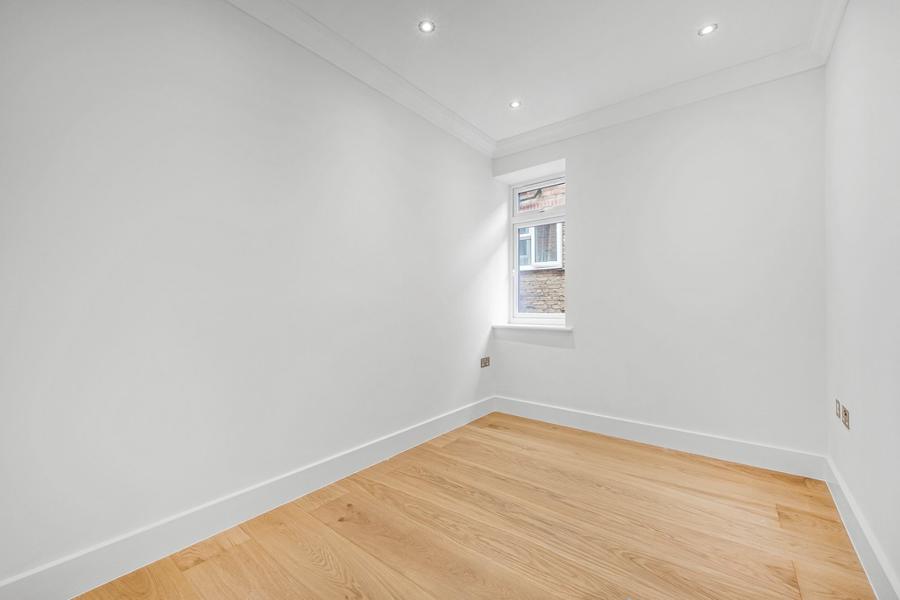 3 bedroom Flat to rent in Chatsworth Road-view9