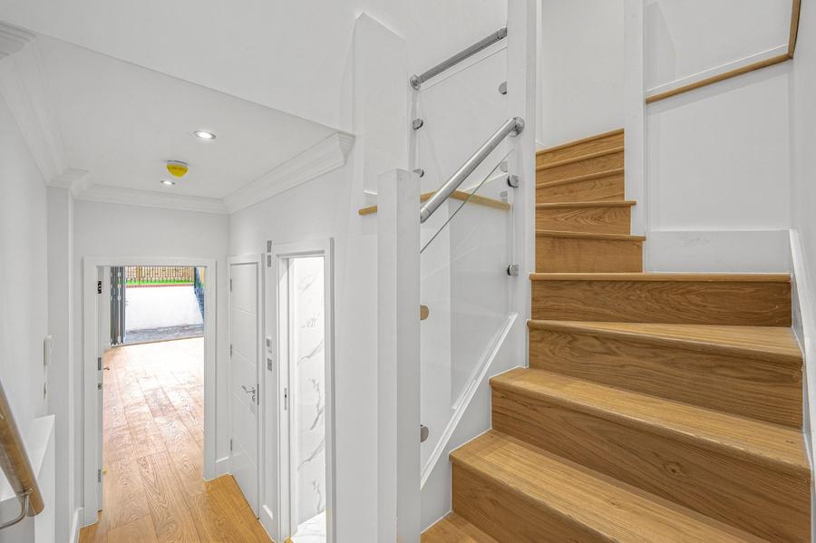 3 bedroom Flat to rent in Chatsworth Road-view11