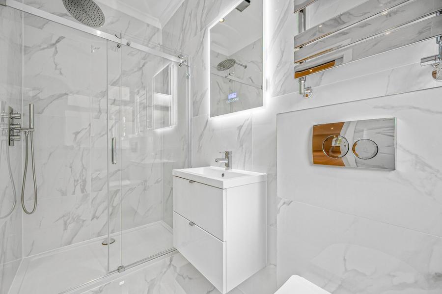 3 bedroom Flat to rent in Chatsworth Road-view6