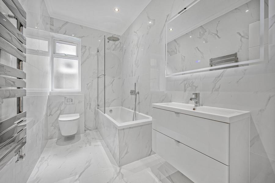 3 bedroom Flat to rent in Chatsworth Road-view5