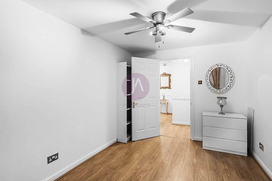 2 bedroom Flat to rent in Rushmore House-view9