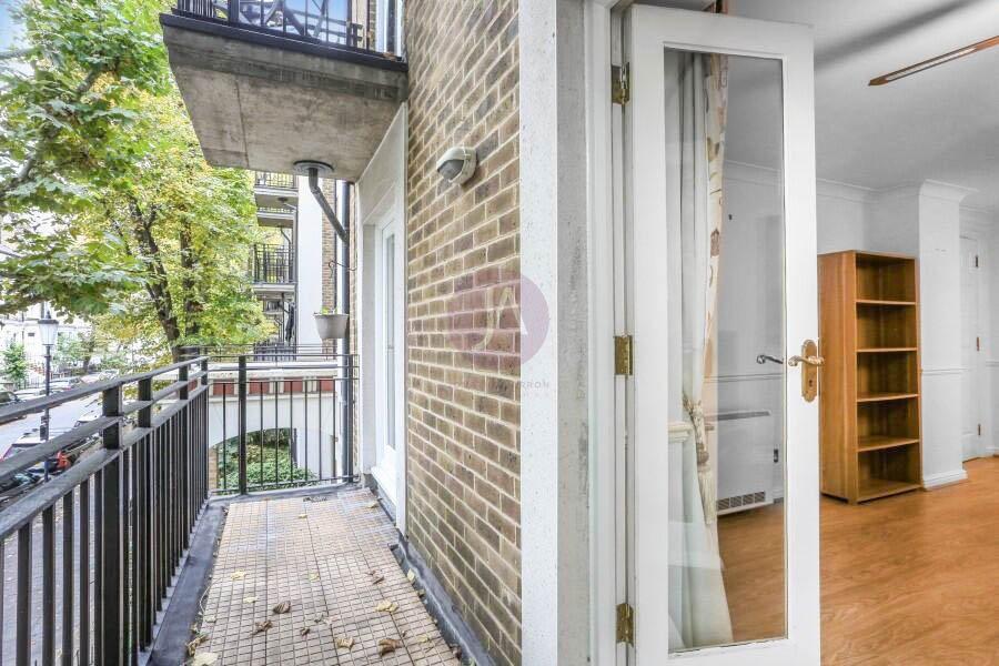 2 bedroom Flat to rent in Rushmore House-view11