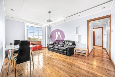 3 bedroom Flat to rent in St Johns Court-List1935