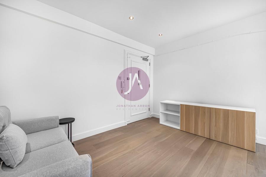 2 bedroom Flat to rent in Rossmore Court-view5