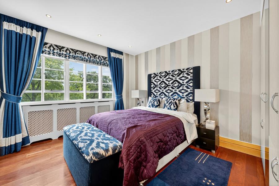 4 bedroom Flat to rent in Stockleigh Hall-view11