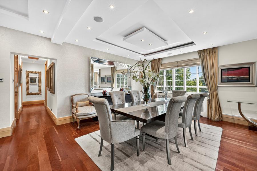 4 bedroom Flat to rent in Stockleigh Hall-view12
