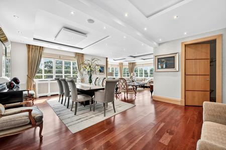4 bedroom Flat to rent in Stockleigh Hall-List1908