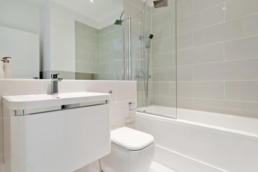 2 bedroom Flat to rent in Sloane Gate Mansions-view8