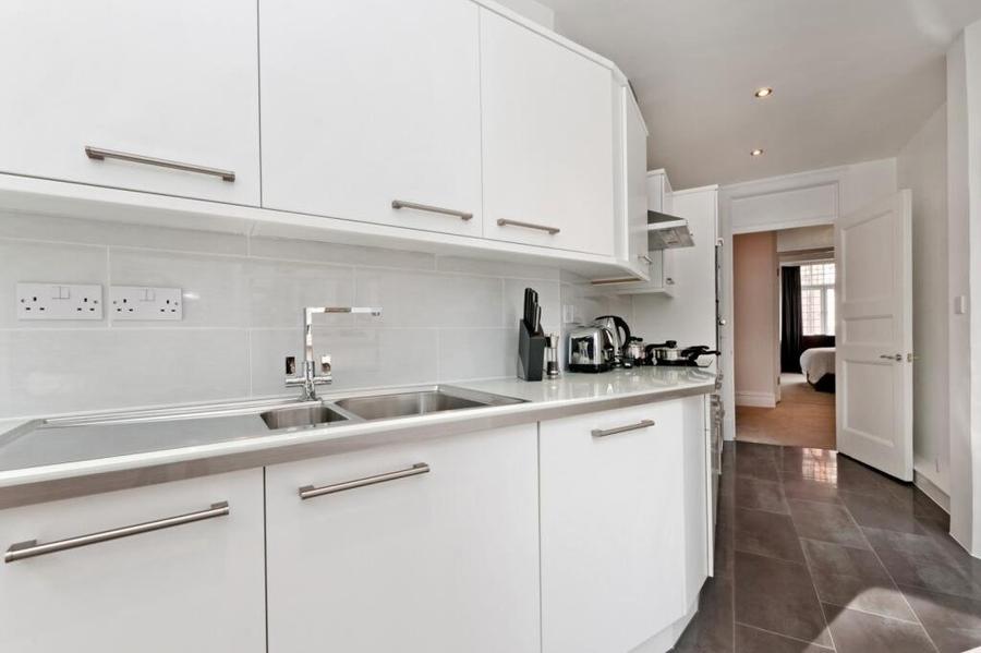 2 bedroom Flat to rent in Sloane Gate Mansions-view7