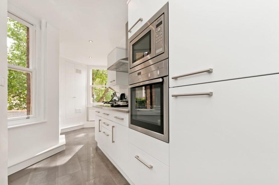 2 bedroom Flat to rent in Sloane Gate Mansions-view9