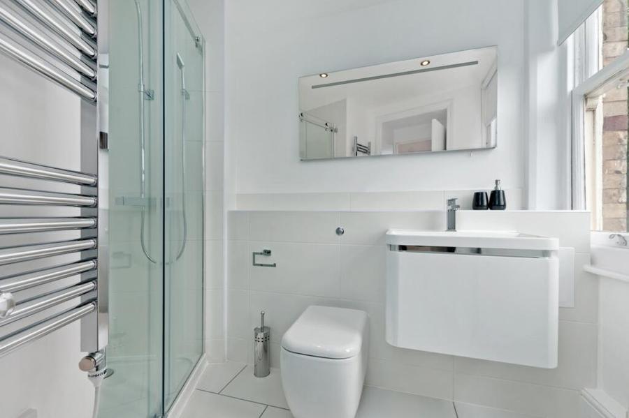 2 bedroom Flat to rent in Sloane Gate Mansions-view10