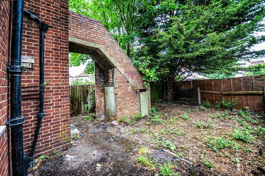 2 bedroom Flat to rent in Devonshire Court-view4