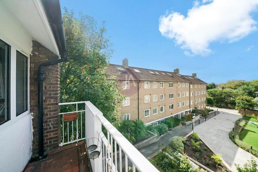 1 bedroom Flat to rent in Verity House-view8